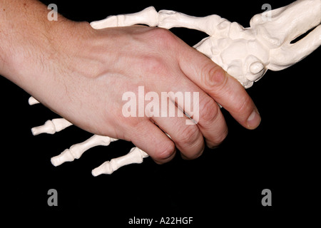 stringere la mano finta Foto stock - Alamy