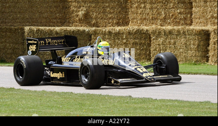 1986 Lotus Renault 98T fotografata al Goodwood Festival di velocità 2003 Foto Stock