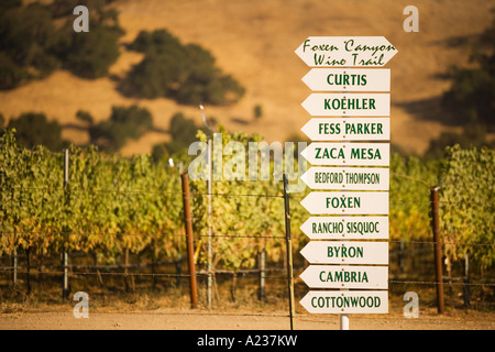 Santa Ynez Valley segno per aziende vinicole della zona nei pressi di Santa Barbara in California Foto Stock