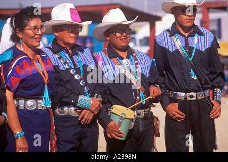 Navajo cantanti Shiprock Navajo Fair Navajo Indian Reservation Shiprock New Mexico Foto Stock