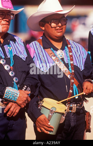 Navajo cantanti Shiprock Navajo Fair Navajo Indian Reservation Shiprock New Mexico Foto Stock