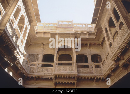 Vista interna della Patuwa Haweli ki in Jaisalmer. Rajasthan, India. Foto Stock