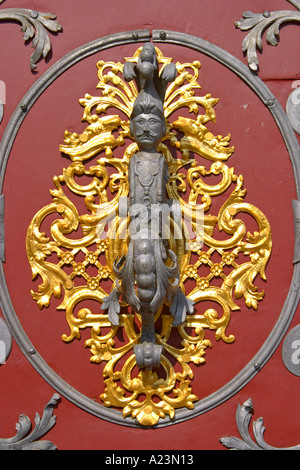 Respingente porta la Chiesa di San Nicola Città Vecchia Praga Repubblica Ceca Foto Stock