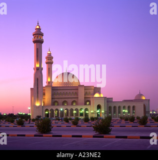 Grande moschea al Fateh a Dusk, Manama, Bahrain, Golfo Persico, Medio Oriente Foto Stock