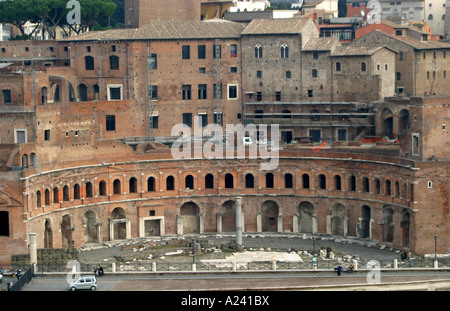 Panoramica dall'Victor Emmanuel monument della storica Mercati di Traiano a Roma (il primo al mondo shopping mall!) Foto Stock