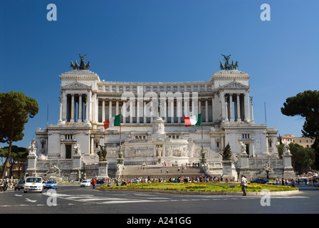 Roma, Italia. La Piazza Venezia e il Monumento a Vittorio Emanuele II (1911) il primo re del regno d'Italia. Foto Stock