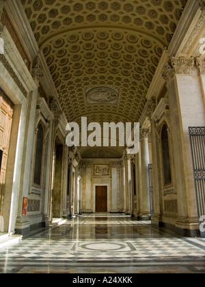 Chiesa di San Giovanni in Laterano vista interna, promeneade, roma italia Foto Stock