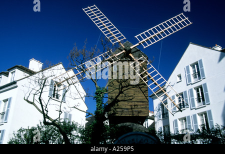 Historic Moulin de la Galette a Montmartre Parigi Francia Foto Stock