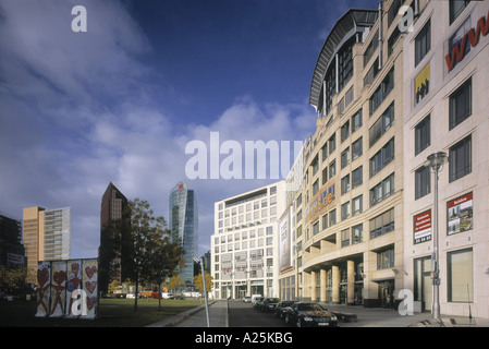 Leipziger Platz, mosse Palace, vista su ambasciata canadese e Potsdamer Platz, Germania Berlino Foto Stock