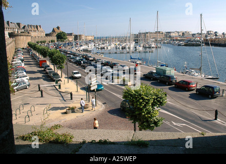 Vista panoramica di Saint Malo Porto Sant San S Maloù Breton Brittany Bretagne Canale Inglese a nord ovest della Francia Europa Foto Stock