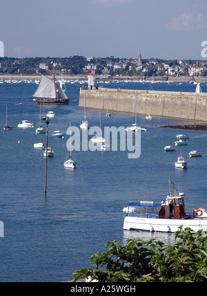 Vista panoramica di Saint Malo Porto Sant San S Maloù Breton Brittany Bretagne Canale Inglese a nord ovest della Francia Europa Foto Stock