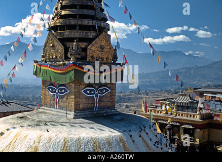 SWAYAMBUNATH STUPA si siede su un sacro sito KATHAMANDU 2500 anni ed è venerato dai Buddisti indù simili Foto Stock