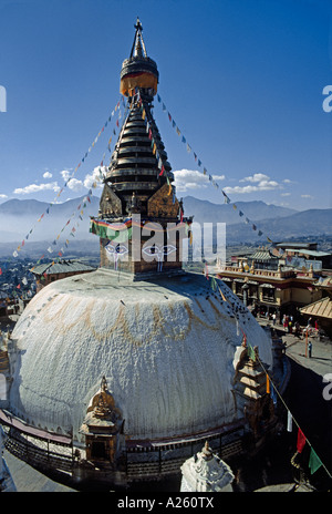 SWAYAMBUNATH STUPA si siede su un sacro sito KATHAMANDU 2500 anni ed è venerato dai Buddisti indù simili Foto Stock