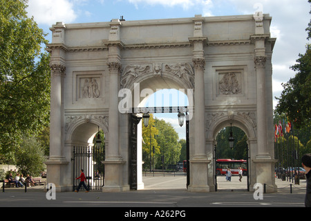 Marble Arch, Oxford Street,Londra,UK. Originariamente progettato da John Nash nel 1825 come ingresso al cortile del Palazzo di Buckingham Foto Stock