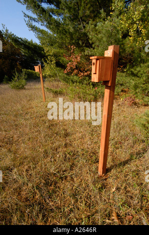 Bird house il posizionamento per attirare gli uccelli è promosso dal dipartimento di Risorse Naturali del Michigan MI Foto Stock