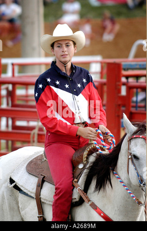 I cowboys rilassarsi prima di partecipare a un evento di rodeo Foto Stock
