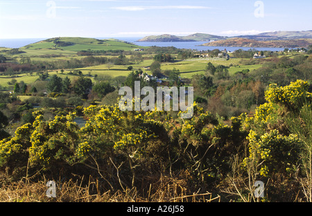 Paesaggio scozzese Stewartry guardando verso il basso sulla Chiesa Colvend Balcary Bay e Solway Firth Foto Stock