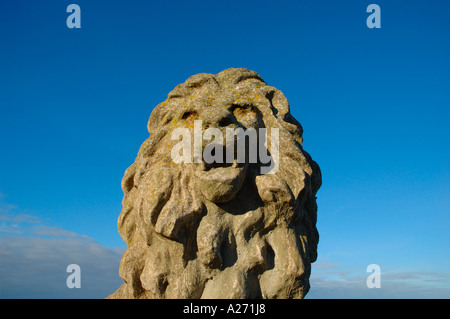 Leone di pietra, Esplanade, Cowes, Isle of Wight, England, Regno Unito, GB. Foto Stock