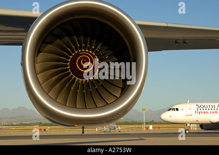 Motore Rolls-Royce, Airbus A 340 sul Cape Town aeroporto Foto Stock