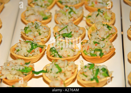 Gourmet di piatti di alta cucina antipasti di pesce gamberetti ceviche Foto Stock