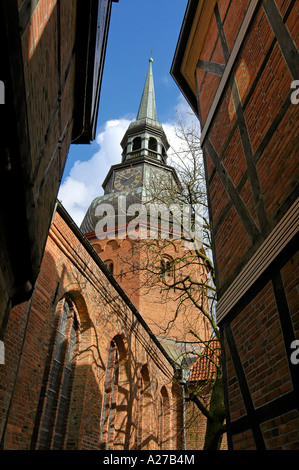 Stade a ovest di Amburgo all'Elba Bassa Sassonia Germania con la chiesa di San Cosmae Foto Stock