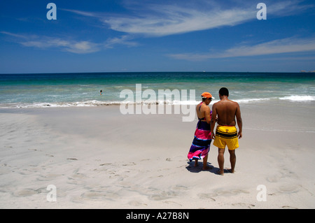 Giovane su Flamingo Beach, provincia di Guanacaste, Costa Rica, America Centrale Foto Stock