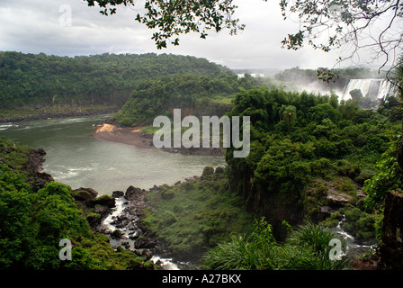 La foresta pluviale e le Cascate di Iguazu National Park, di Foz do Iguazu, Brasile Foto Stock