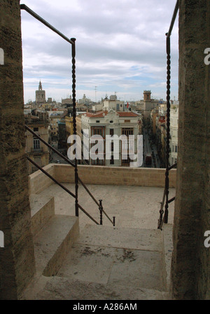 Valencia dalla cima di Torres de Serranos Quart Comunitat Comunidad Valenciana Costa del Azahar Spagna Penisola Iberica Europa Foto Stock