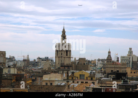 Valencia dalla cima di Torres de Serranos Quart Comunitat Comunidad Valenciana Costa del Azahar Spagna Penisola Iberica Europa Foto Stock