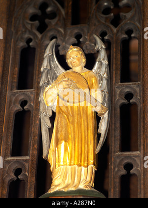 Salisbury Wiltshire, Inghilterra Cattedrale di Salisbury Cappella di San Michele Arcangelo con uno strumento musicale Foto Stock