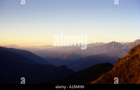 Tramonto in tutta la Valle di Urubamba sul Cammino Inca e Machu Picchu, Perù Foto Stock