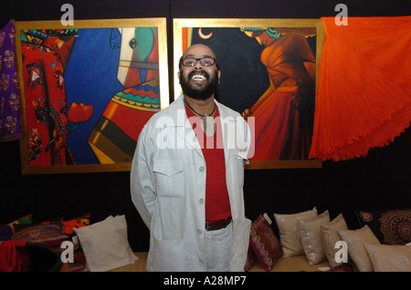 Paresh Maity, pittore indiano alla sua mostra di dipinti a Oberoi Towers, Mumbai Maharashtra India Foto Stock