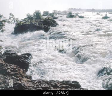 Bordo di cascate, Victoria Falls (Mosi-oa-Tunya), Livingstone, sud della provincia, Zambia Foto Stock