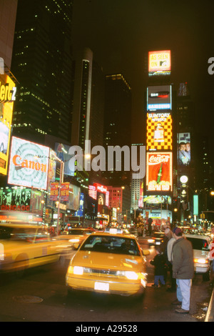 New York taxi di notte 1995 Foto Stock
