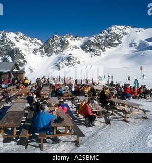 Ristorante sotto il Mont Fort di Mont Fort ski area, Verbier, Valois, Oberland, Alpi della Svizzera Foto Stock