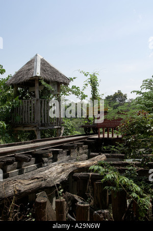 Vecchia ferrovia nei pressi del ponte sul fiume Kwai Foto Stock