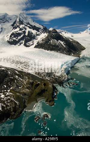 Isola Georgia del Sud, antenna del ghiacciaio senza nome sotto le radici Mt 2281 m Brogger ghiacciaio al di là di Udine sud Porto, Antartide Foto Stock