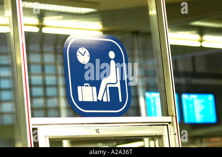 Segno, concourse,stazione ferroviaria Foto Stock