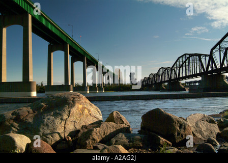 Il ponte internazionale su St.Mary River Foto Stock