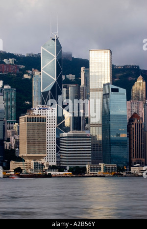 Alba vista sul Porto Victoria e dell'Isola di Hong Kong, Hong Kong, Cina