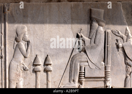 Un rilievo di Dario I di Persia, noto anche come Dario il Grande, Persepolis, Iran Foto Stock