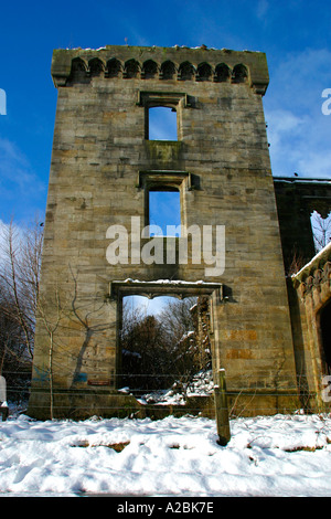 Angolo di torretta rovinata country house mansion Foto Stock
