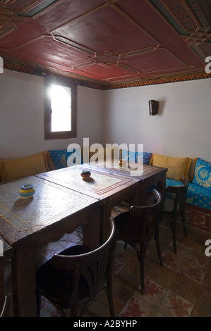 Area da pranzo nella casa Hassan restaurato tradizionali marocchine o dar guesthouse Chefchaouen Marocco Foto Stock