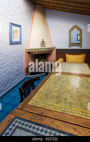 Dining area salotto di casa Hassan restaurato tradizionali marocchine o dar guesthouse Chefchaouen Marocco Foto Stock