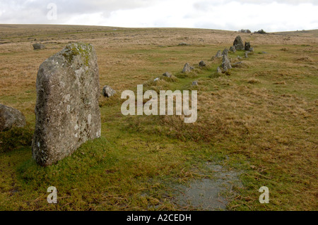 Le righe di pietra fuori la B3357 a Merrivale, Tavistock, sul Parco Nazionale di Dartmoor. XPL 4318-407 Foto Stock