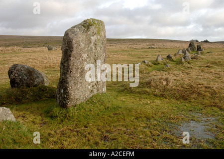 Le righe di pietra fuori la B3357 a Merrivale, Tavistock, sul Parco Nazionale di Dartmoor. XPL 4320-407 Foto Stock