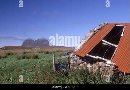 Abbandonato Croft Elphin, Sutherland. Regione delle Highlands. La Scozia. 4308-406 GPL Foto Stock