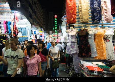 Sera La folla nel famoso Ladies Market in Mongkok Kowloon Foto Stock