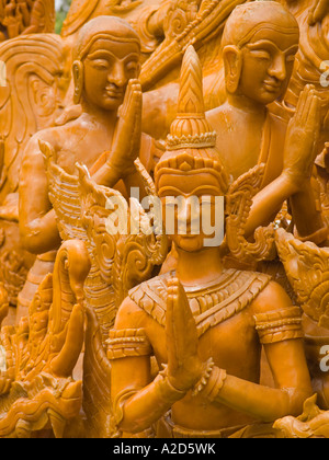 Candela Gigante scultura raffigurante scene buddista Festival candela Ubon Thailandia Foto Stock