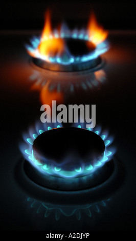 Masterizzazione di gas domestico FORNELLI RE l'energia del combustibile il rialzo dei costi,CASA BILL i bilanci ecc.UK. Foto Stock